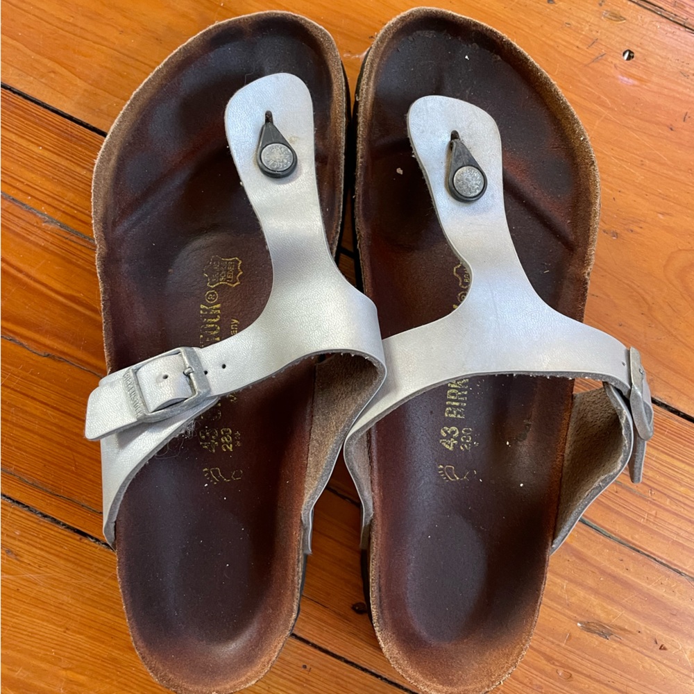 Silver Birkenstock Gizeh / 43 / 12